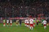Giocatori sotto la Curva Furlan